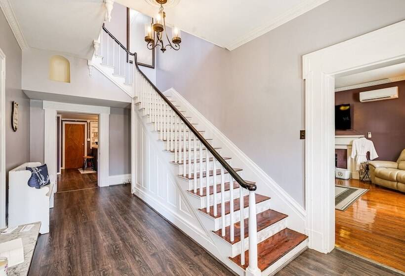 Luxe Virginia Historical Estate W/ Charcoal Grill!