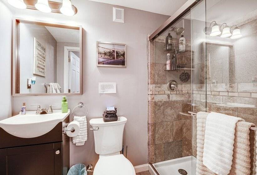 Luxe Virginia Historical Estate W/ Charcoal Grill!