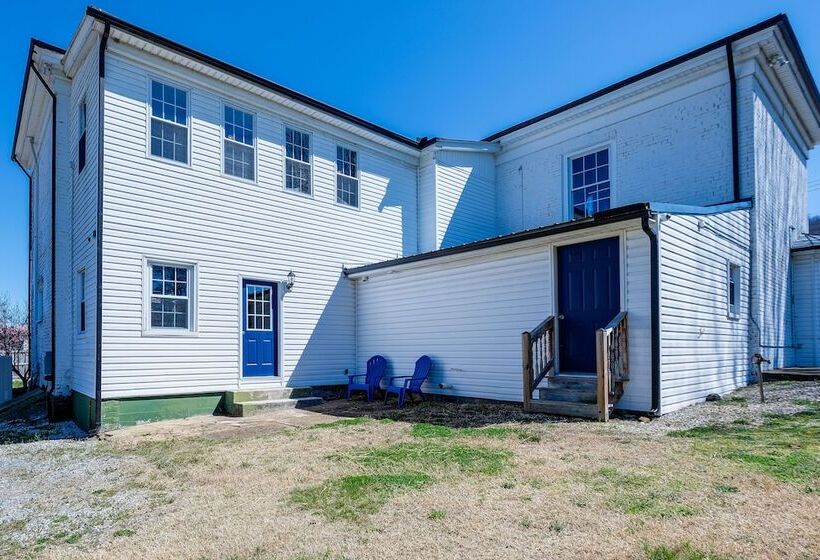 Luxe Virginia Historical Estate W/ Charcoal Grill!