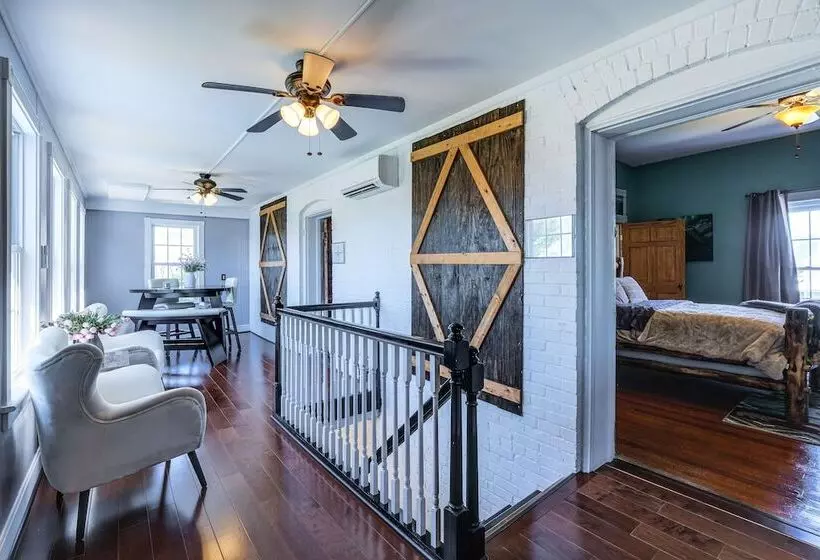 Luxe Virginia Historical Estate W/ Charcoal Grill!