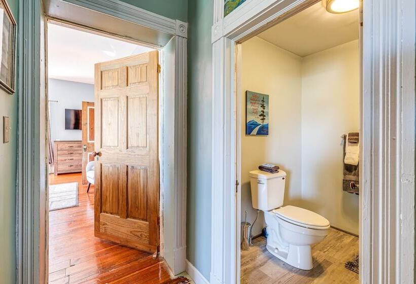 Luxe Virginia Historical Estate W/ Charcoal Grill!