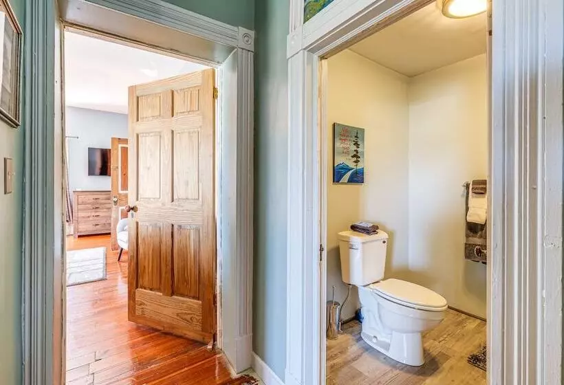 Luxe Virginia Historical Estate W/ Charcoal Grill!