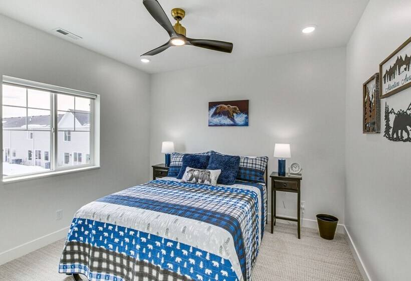 Modern & Spacious Garden City Home W/ Pool Access!