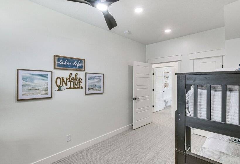 Modern & Spacious Garden City Home W/ Pool Access!