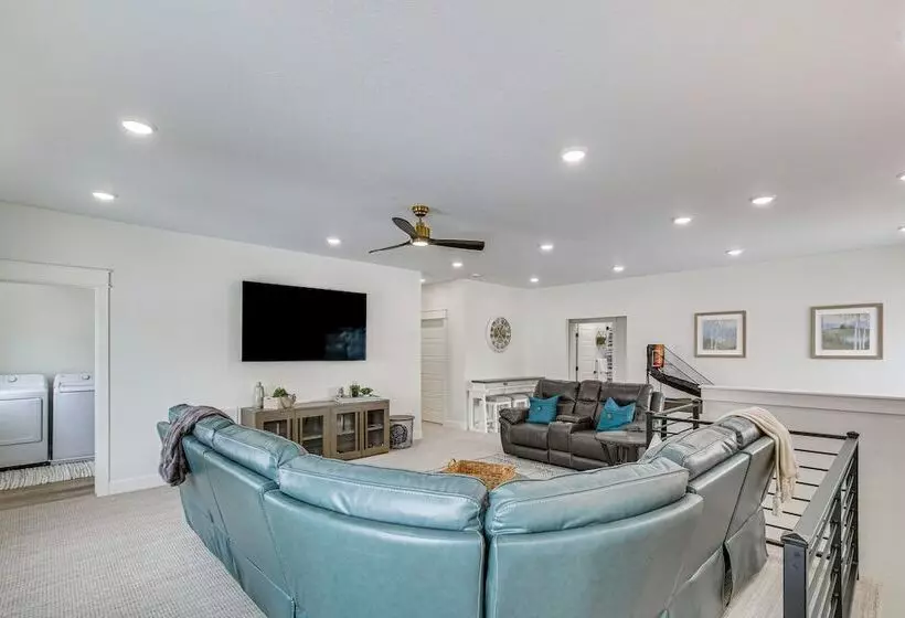 Modern & Spacious Garden City Home W/ Pool Access!