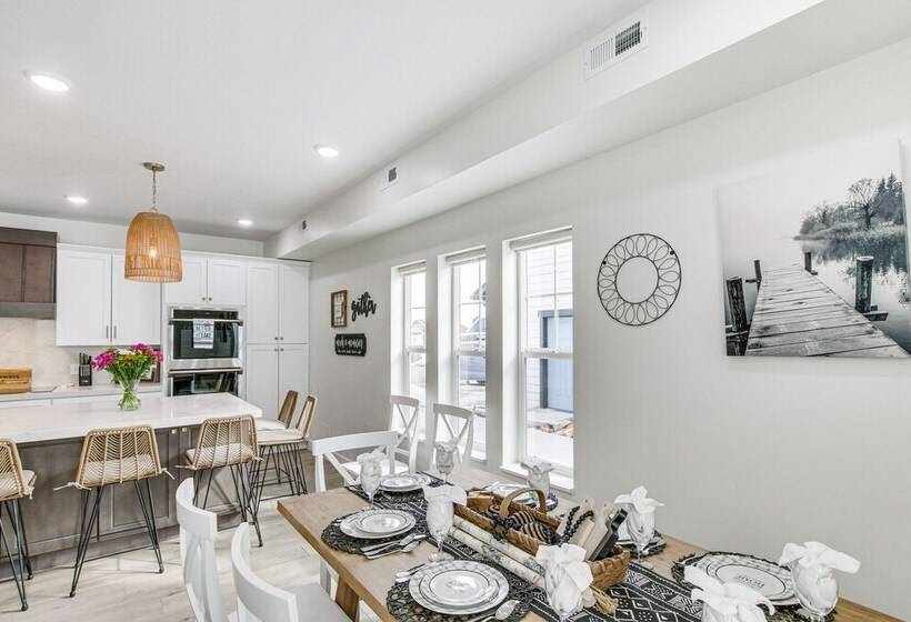 Modern & Spacious Garden City Home W/ Pool Access!