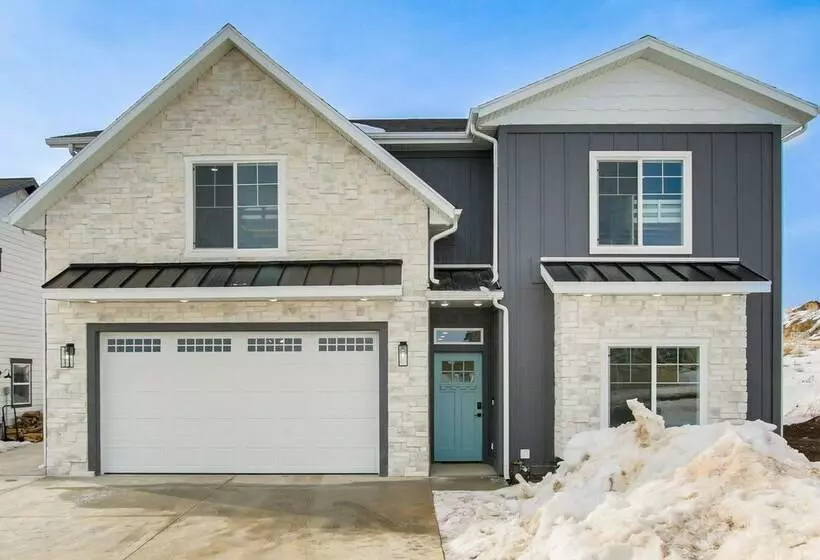 Modern & Spacious Garden City Home W/ Pool Access!