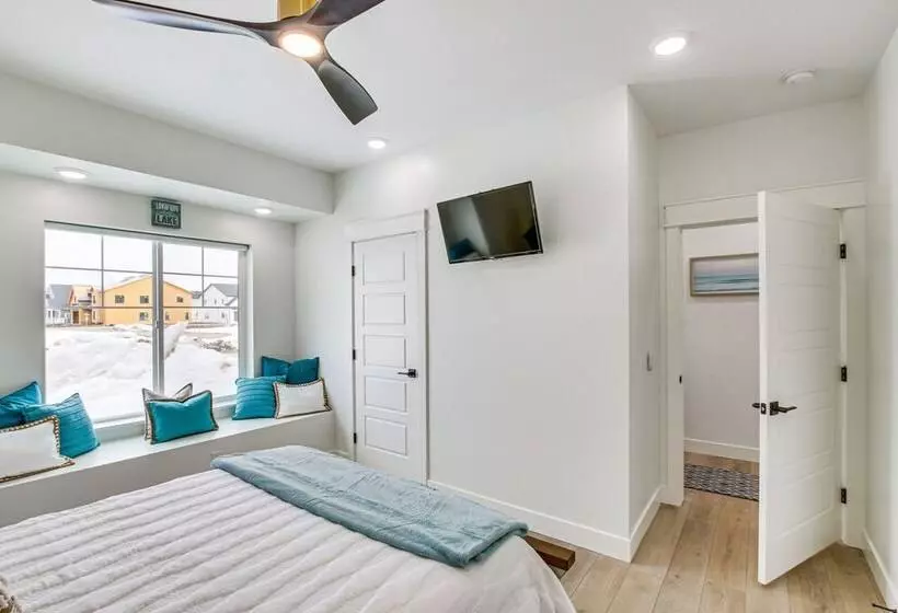 Modern & Spacious Garden City Home W/ Pool Access!