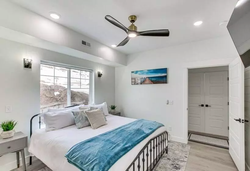 Modern & Spacious Garden City Home W/ Pool Access!