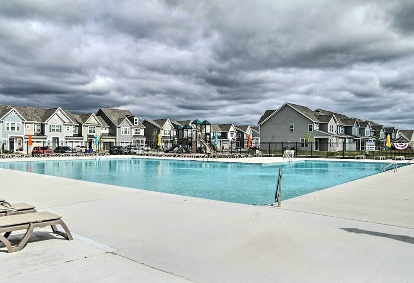 Modern & Spacious Ocean View Home W/ Pool Access