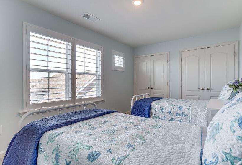 Modern & Spacious Ocean View Home W/ Pool Access