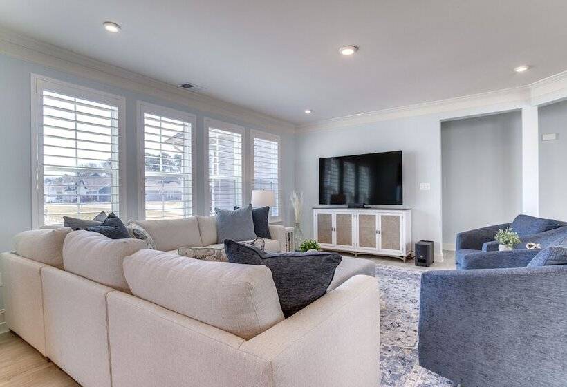 Modern & Spacious Ocean View Home W/ Pool Access