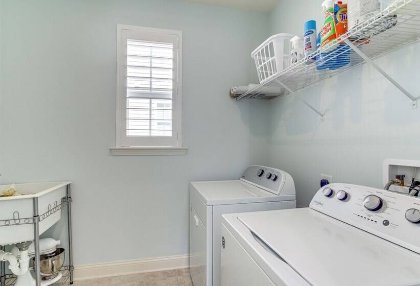 Modern & Spacious Ocean View Home W/ Pool Access