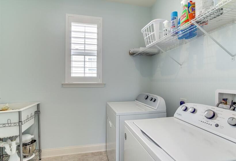 Modern & Spacious Ocean View Home W/ Pool Access