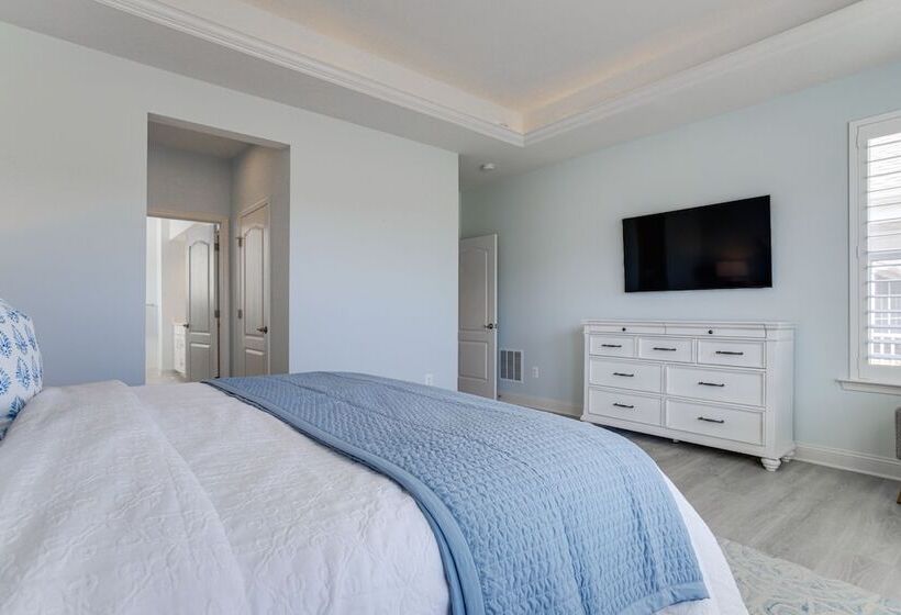 Modern & Spacious Ocean View Home W/ Pool Access