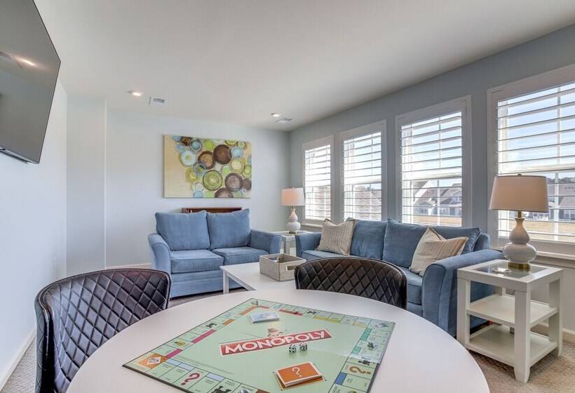 Modern & Spacious Ocean View Home W/ Pool Access