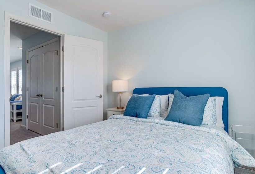 Modern & Spacious Ocean View Home W/ Pool Access