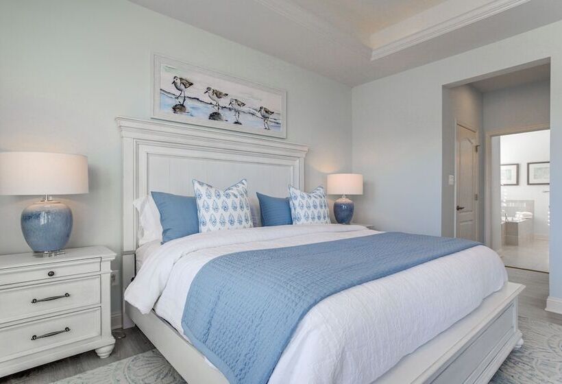 Modern & Spacious Ocean View Home W/ Pool Access