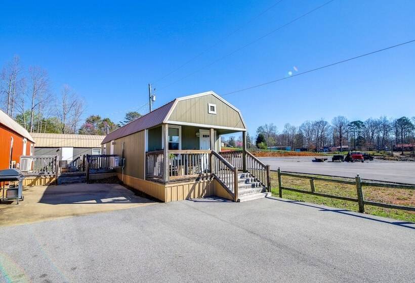 Charming Cabin Near Great Smoky Mountains!
