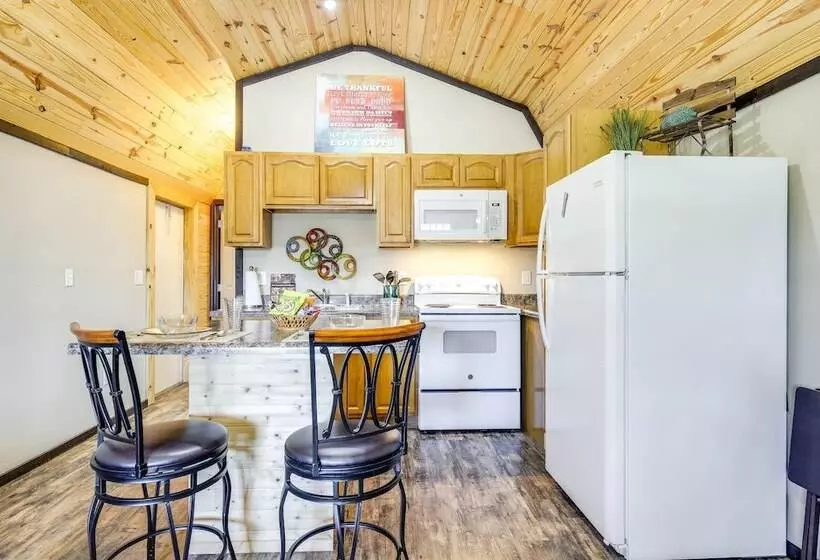 Charming Cabin Near Great Smoky Mountains!