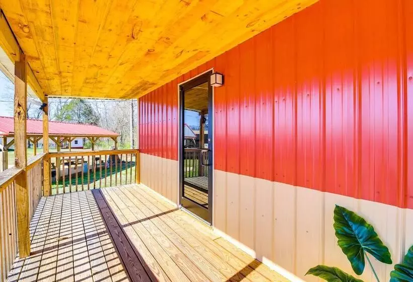 Charming Cabin Near Great Smoky Mountains!