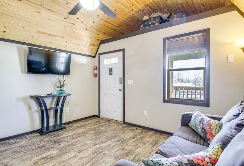 Charming Cabin Near Great Smoky Mountains!