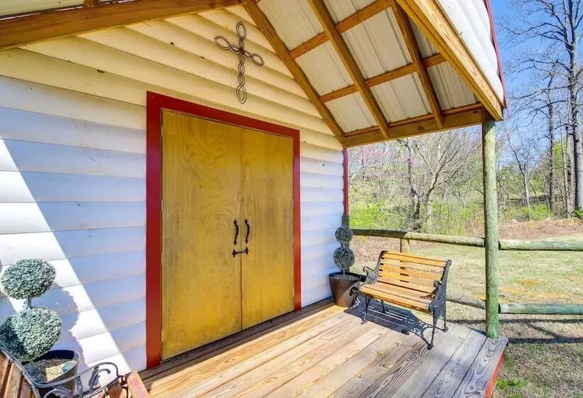 Charming Cabin Near Great Smoky Mountains!