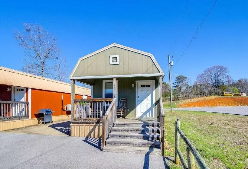 Charming Cabin Near Great Smoky Mountains!