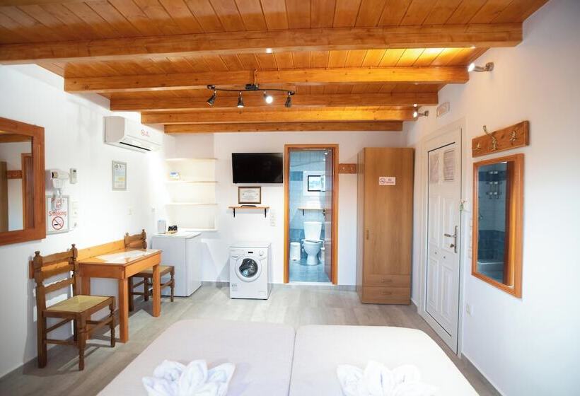 פנסיון Room In Apartment   Third Floor With Sea View Double Or Twin Room With Private Terrace