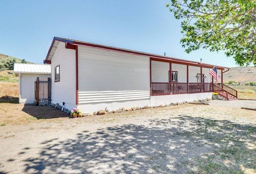 Pet Friendly Chilcoot Cottage On 34 Acres!