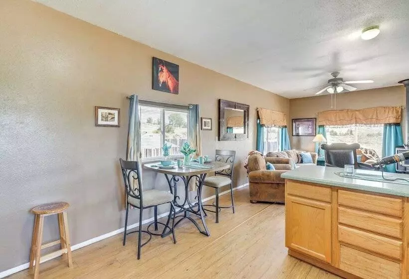 Pet Friendly Chilcoot Cottage On 34 Acres!