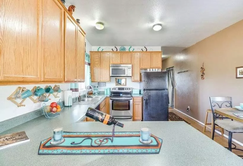 Pet Friendly Chilcoot Cottage On 34 Acres!
