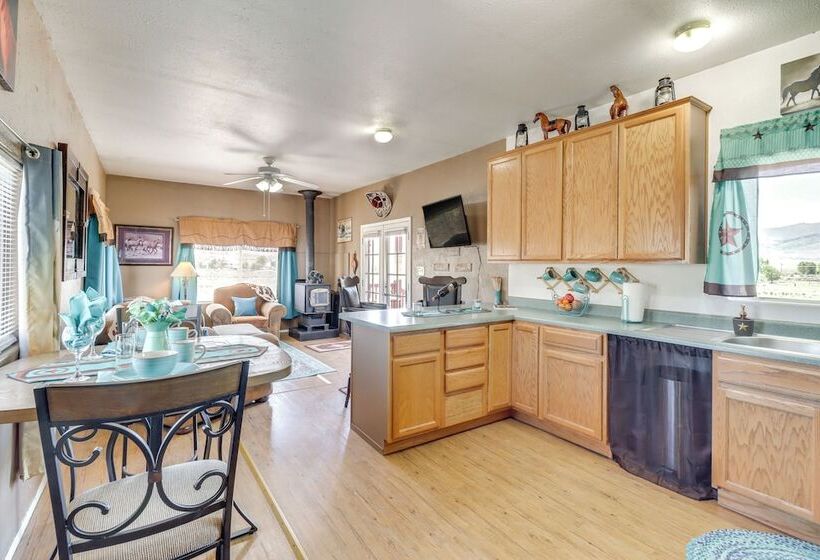 Pet Friendly Chilcoot Cottage On 34 Acres!