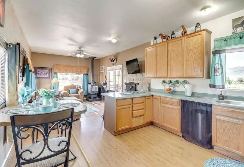 Pet Friendly Chilcoot Cottage On 34 Acres!