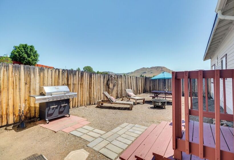 Pet Friendly Chilcoot Cottage On 34 Acres!