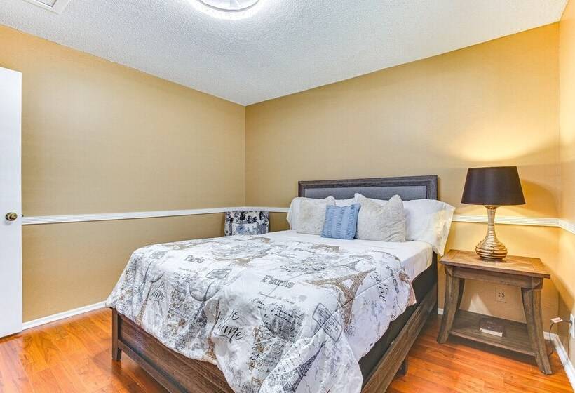 Near Beaches: Pet Friendly Sunrise Escape W/ Patio