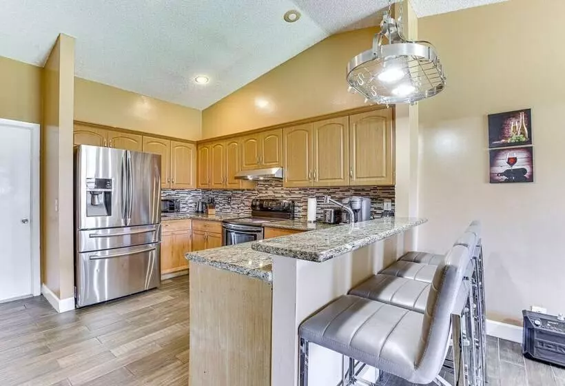 Near Beaches: Pet Friendly Sunrise Escape W/ Patio