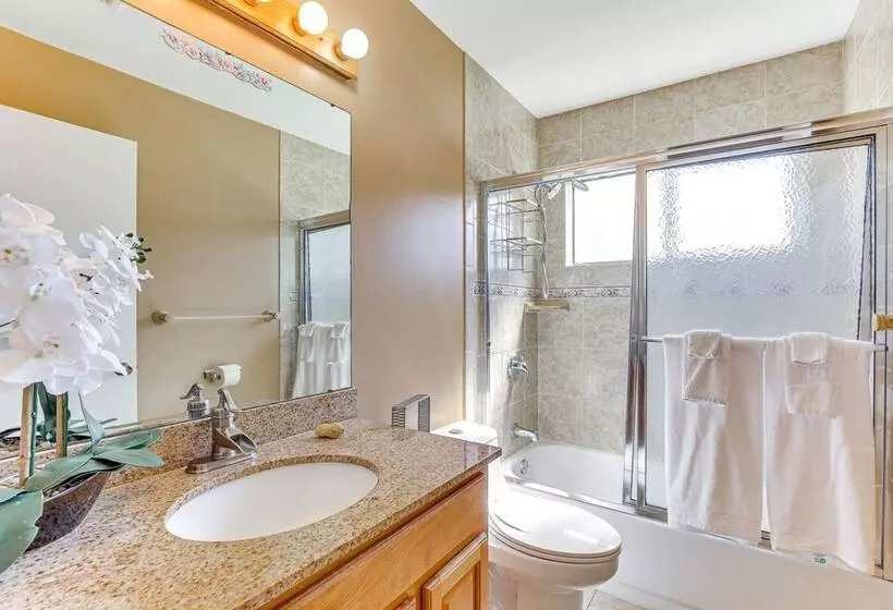 Near Beaches: Pet Friendly Sunrise Escape W/ Patio