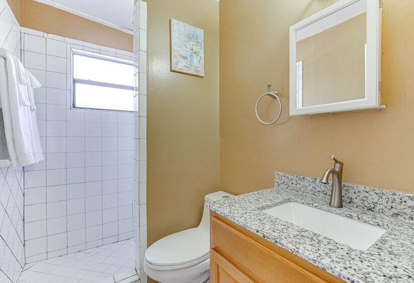 Near Beaches: Pet Friendly Sunrise Escape W/ Patio