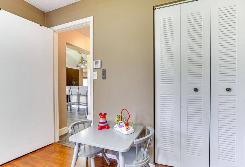 Near Beaches: Pet Friendly Sunrise Escape W/ Patio