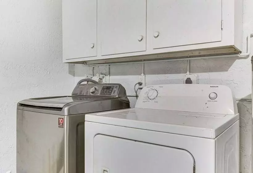 Near Beaches: Pet Friendly Sunrise Escape W/ Patio