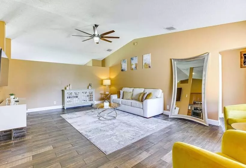 Near Beaches: Pet Friendly Sunrise Escape W/ Patio
