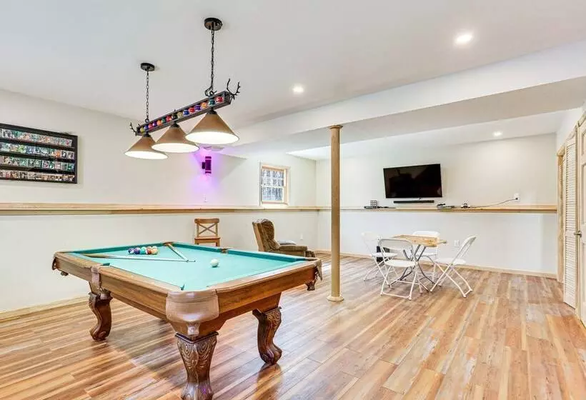 Secluded Poconos Retreat With Deck & Fire Pit