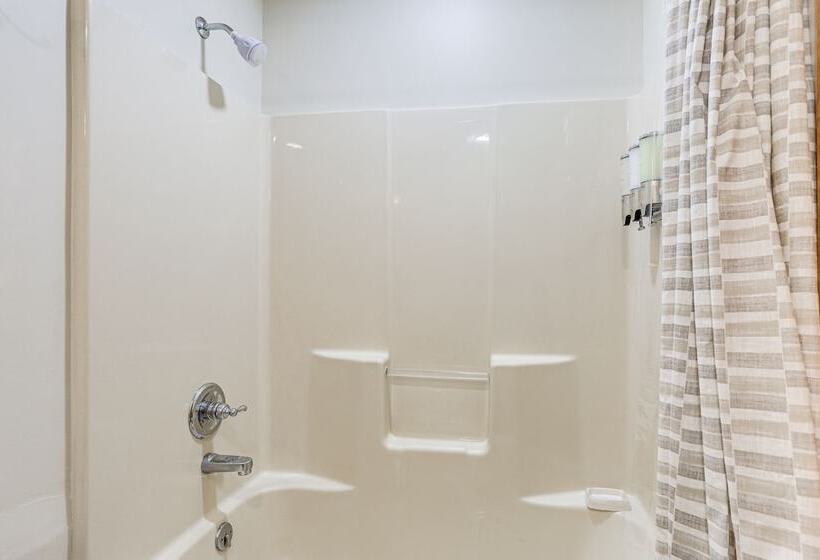 Secluded Poconos Retreat With Deck & Fire Pit