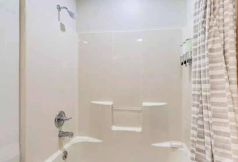 Secluded Poconos Retreat With Deck & Fire Pit