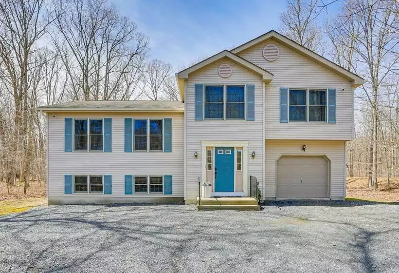 Secluded Poconos Retreat With Deck & Fire Pit