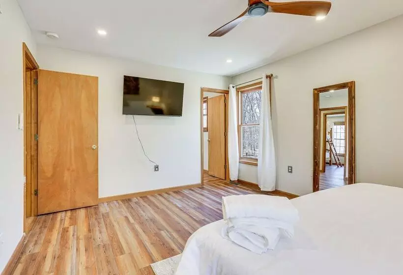 Secluded Poconos Retreat With Deck & Fire Pit