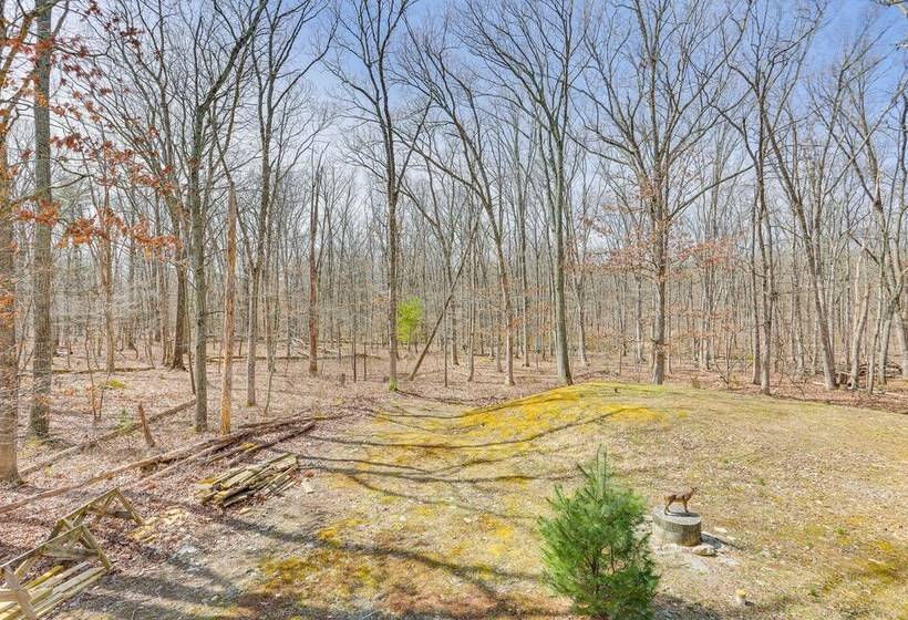 Secluded Poconos Retreat With Deck & Fire Pit