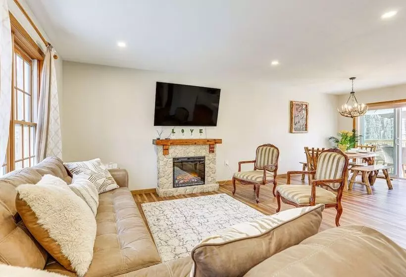 Secluded Poconos Retreat With Deck & Fire Pit