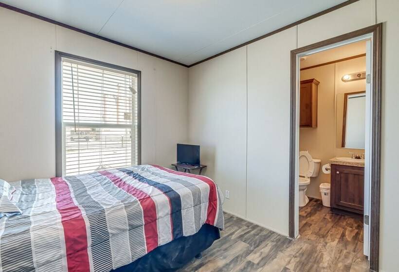 Remote Texas Group Retreat W/ Free Wifi!